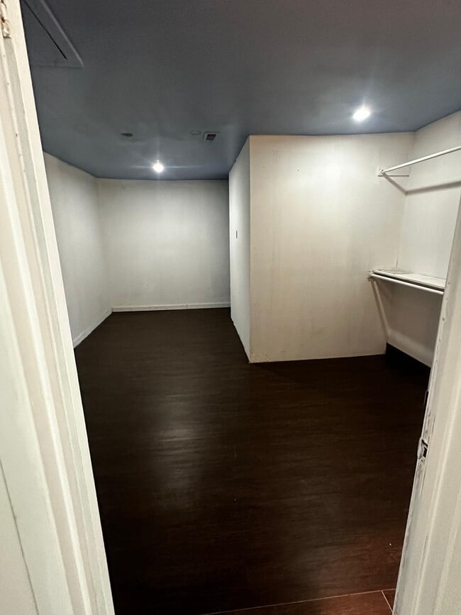 Foto del edificio - 1807 Elmwood Ln