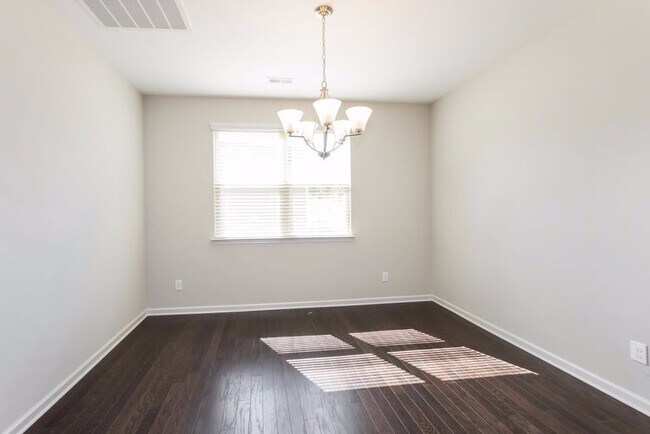 Building Photo - 11366 Cedarvale Farm Pkwy