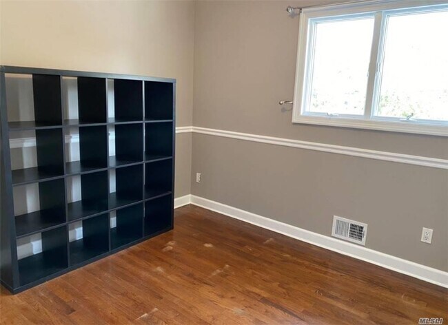 Foto del edificio - 16 Roland Pl