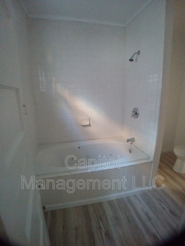 Foto del edificio - 220 W Lapeer St