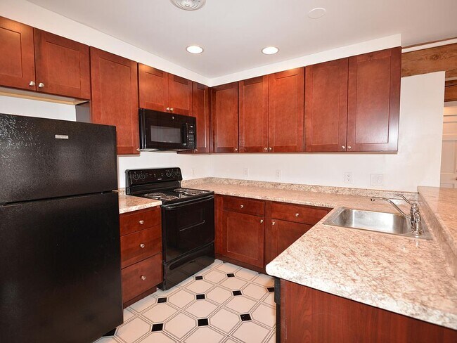 Building Photo - 2 Bow St