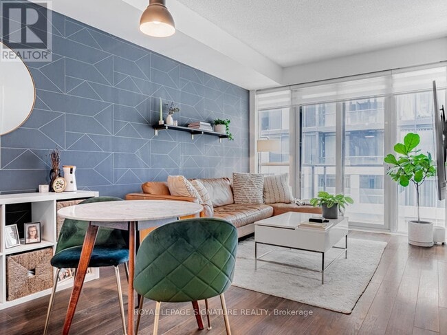 Building Photo - 560 Front St W