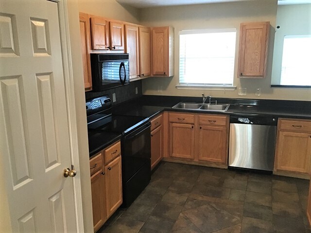 Building Photo - 7129 Legacy Dr