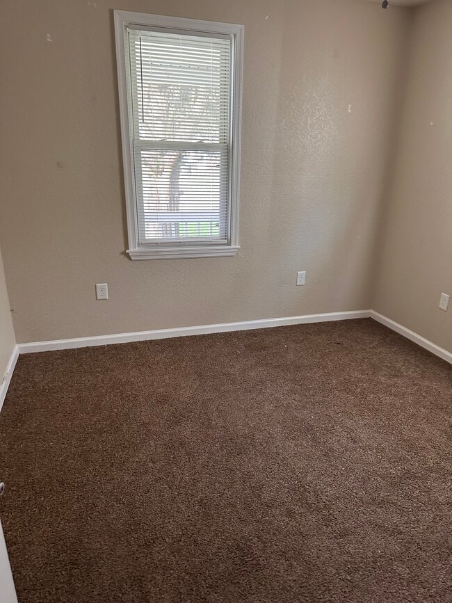 bedroom 1 - 411 Greenbriar Ave