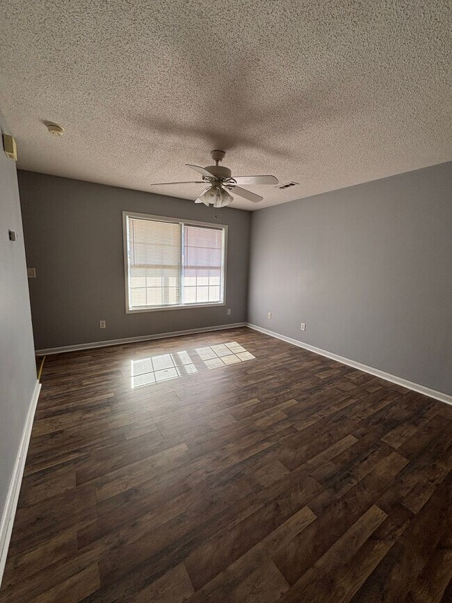 Foto del edificio - 216 Springfield Cir