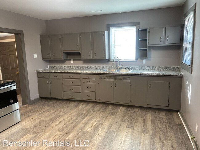 Foto del edificio - 2 br, 1 bath House - 111 W. 7th St.
