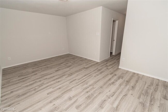 Foto del edificio - 4 br, 1.5 bath House - 155 Cooper Creek Ln