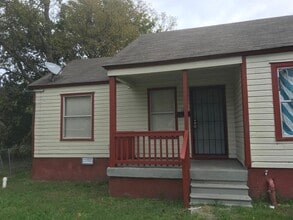 Building Photo - 128 College Park Cir