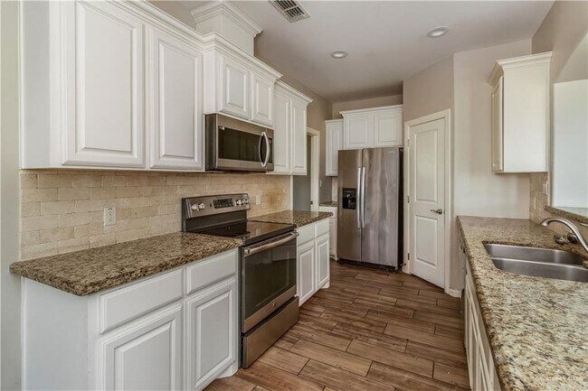 Foto del edificio - 5217 Lost Creek Ln