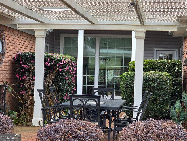 Foto del edificio - 65 Wyngate Dr