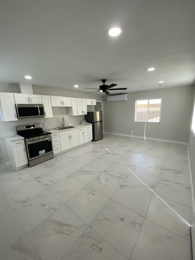 All electrical appliances. 2 ton mini split. - 697 S 5th St