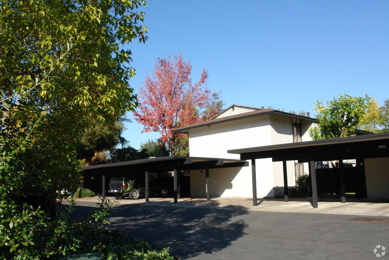 Primary Photo - 1954 Desert Cir