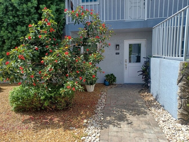 Building Photo - UPGRADED WATERFRONT END UNIT 3 BR / 2 BA Home With BOAT LIFT/ DOCK & OUTSTANDING VIEWS