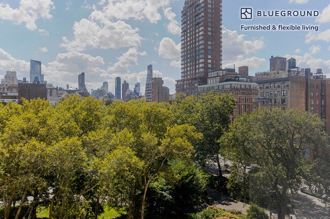 Building Photo - 45 W 81st St