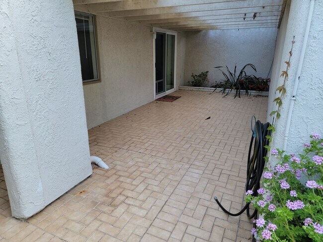 Building Photo - 55+ senior Community 3 br 2 bath 2 Car Garage