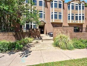 Building Photo - 2802 Nueces St