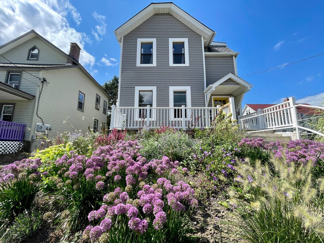 13 Cross St, Beacon, NY 12508 House for Rent in Beacon, NY