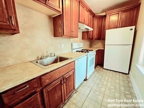 Building Photo - 243 Callender St