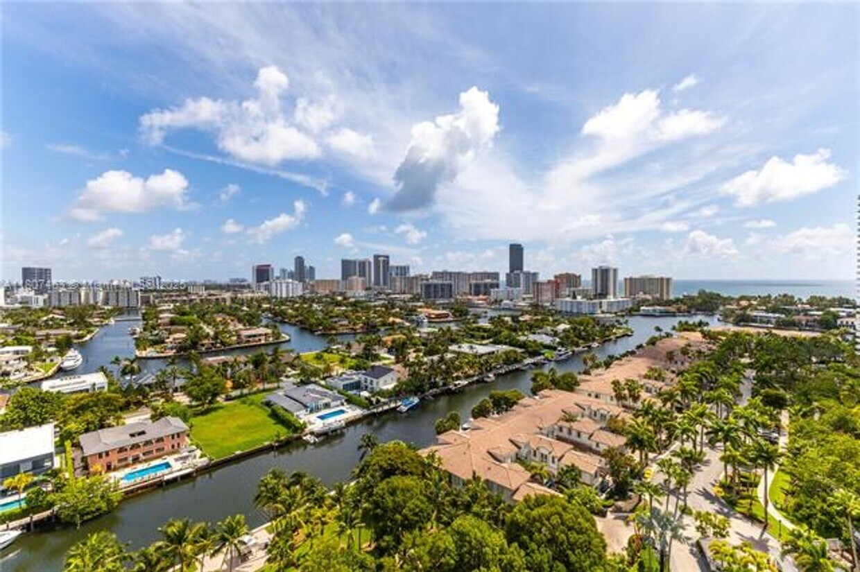 Foto principal - 3640 Yacht Club Dr