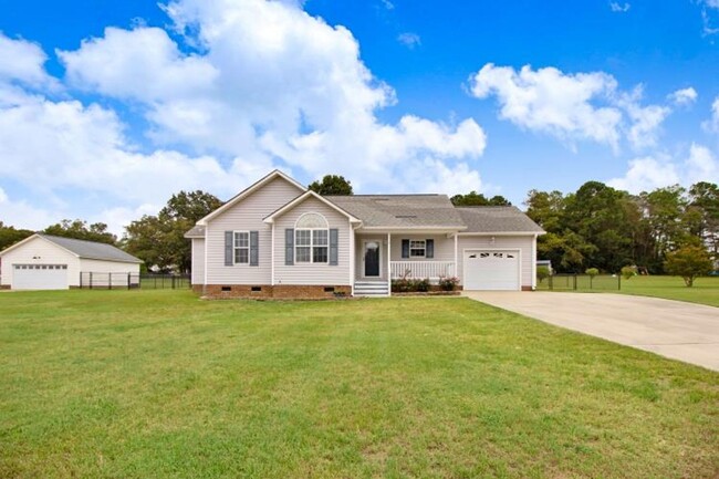Building Photo - WONDERFUL 3 BR, 2 BA w/ attached garage *D...