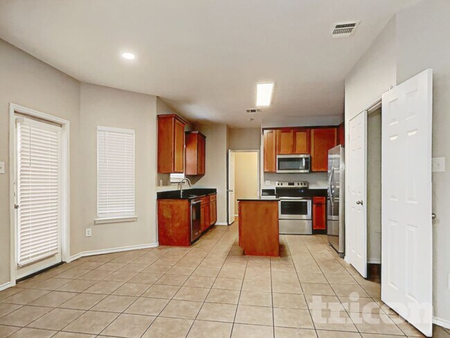 Foto del edificio - 8210 Grissom Cir