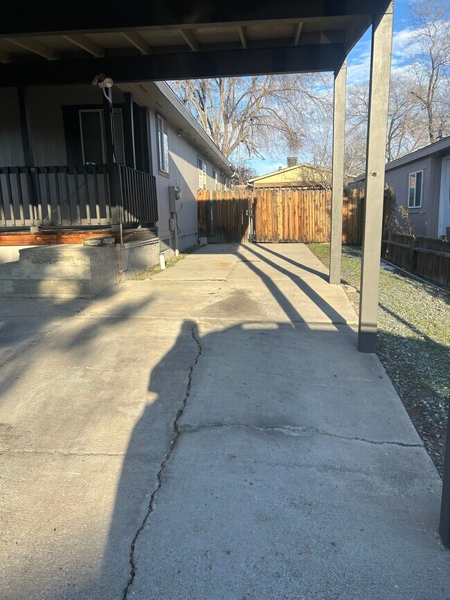 Foto del edificio - 2730 Larkspur St