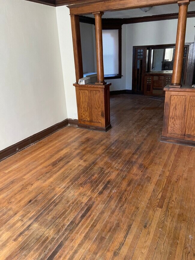 Foto del edificio - 622 N Trumbull Ave