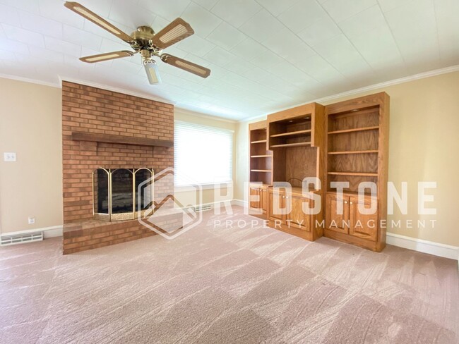 Building Photo - 3 Bedroom, 2 Bath - House