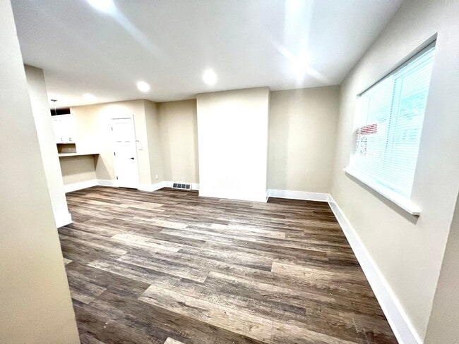 Photo - 933 - 320/322 Boggs Avenue Apartment