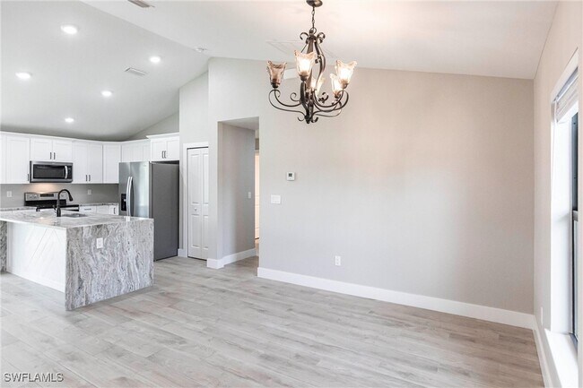 Foto del edificio - 543 Charwood Ave S