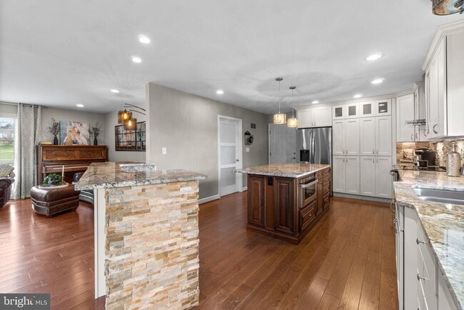 Building Photo - 810 Windy Knoll