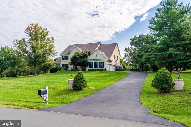 Foto del edificio - 615 Nalls Farm Way