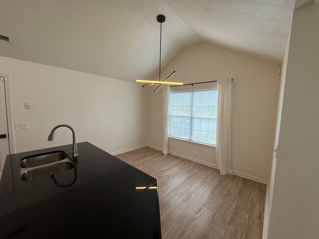 Foto del edificio - Beautiful 3 Bedroom Home Conveniently Located in La Vergne!