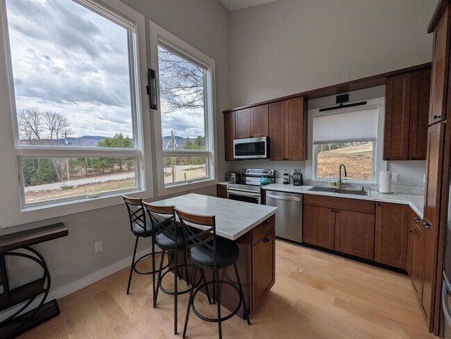 Foto del edificio - 276 Ragged Mountain Rd