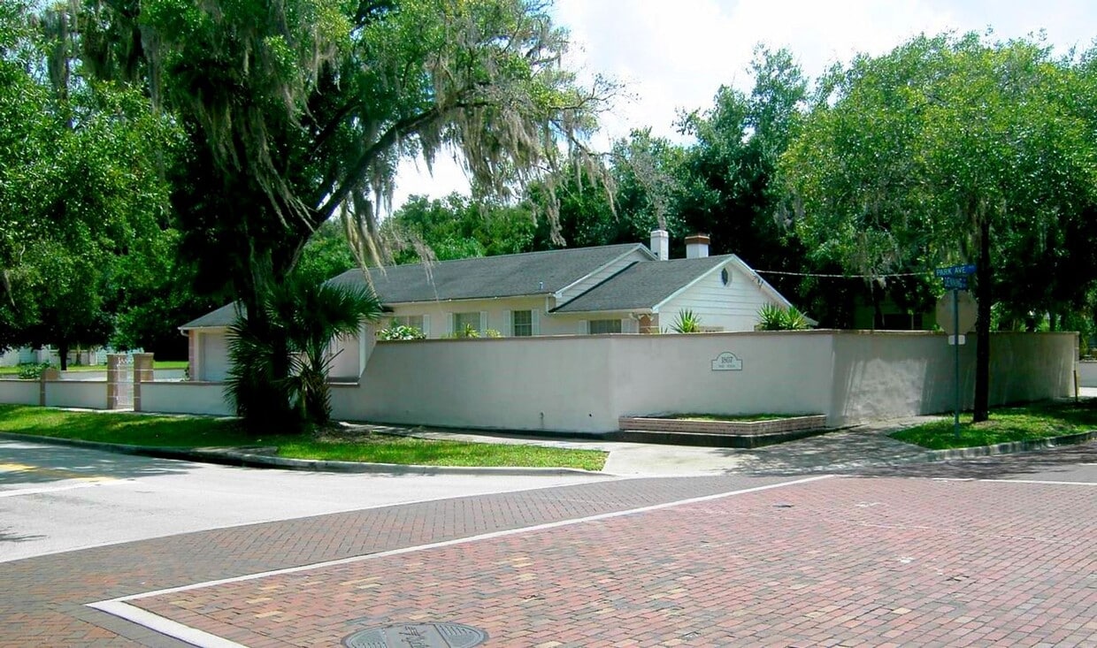 Enjoy the Best of Florida Living with a Pr... - Enjoy the Best of Florida Living with a Pr...