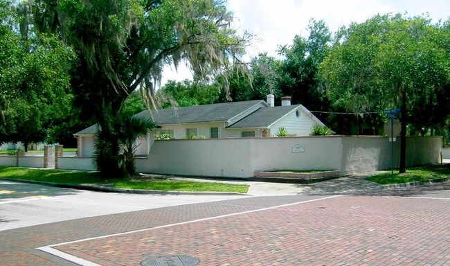 Enjoy the Best of Florida Living with a Pr... - Enjoy the Best of Florida Living with a Pr... House