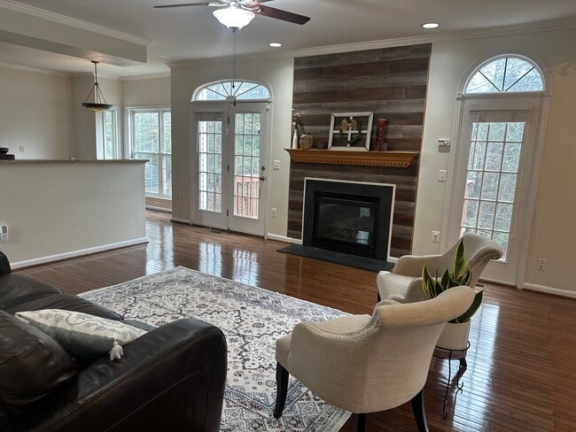 Building Photo - 6691 Deep Hollow Ln