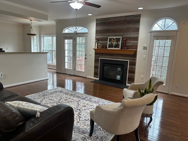 Foto del edificio - 6691 Deep Hollow Ln