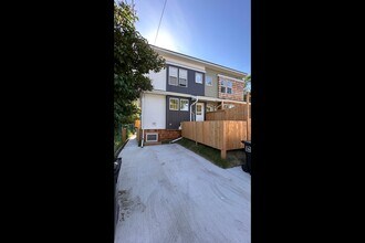Building Photo - 11820-11861 61 St NW