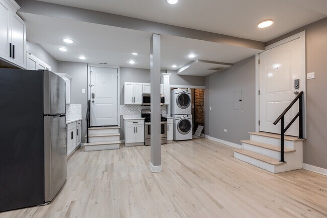 Foto del edificio - 1430 N Maplewood Ave