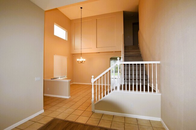 Foto del edificio - 4 BR/ 2.5 Bath Spacious Open Floor Plan