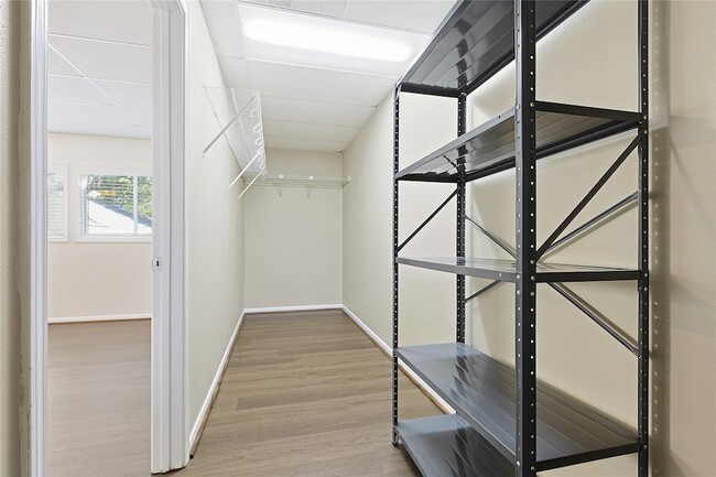 Building Photo - 2500 Mandell St