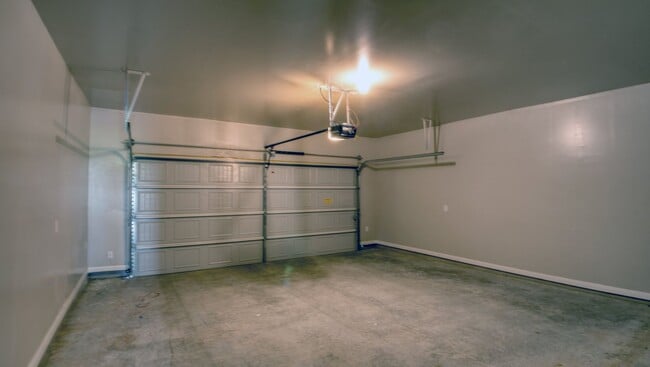 Building Photo - Where Style Meets Comfort: Elevate Your Li...