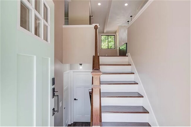Building Photo - 3411 Valley View Dr