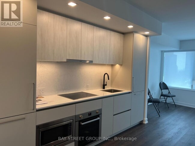 Building Photo - 609 Sherbourne St