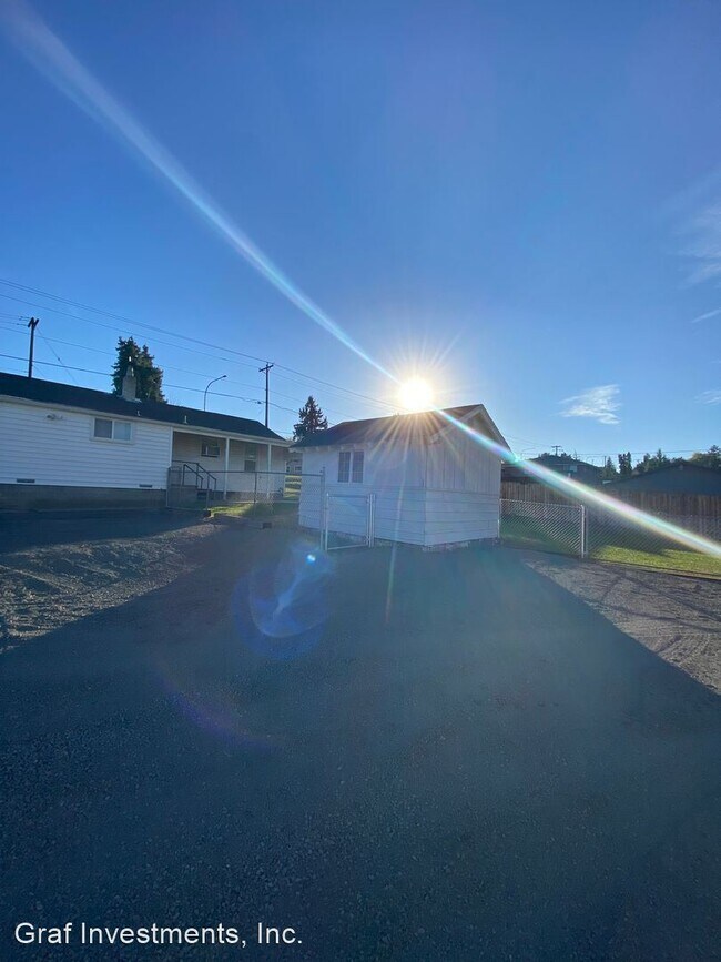 Building Photo - 2 br, 1 bath House - 1001 W. Fremont Ave