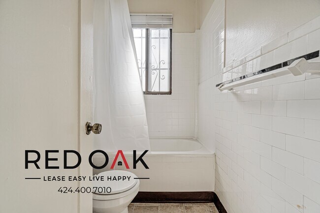 Foto del edificio - Incredible Bachelor with Sun-Drenched Spac...