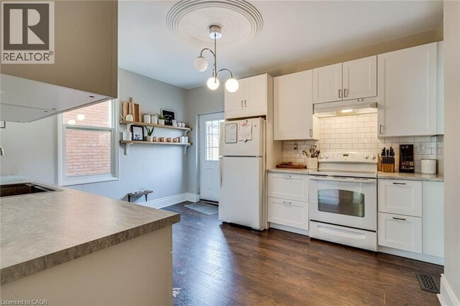 Building Photo - 187 Oak Ave