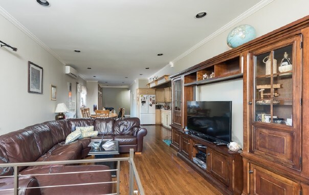 Interior Photo - 34-55 Vernon Blvd