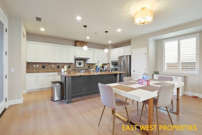 Building Photo - 27 Hathaway